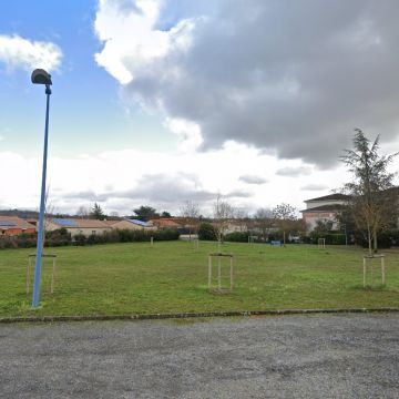 LA PLACE MADIS RESTERA UN ESPACE VERT